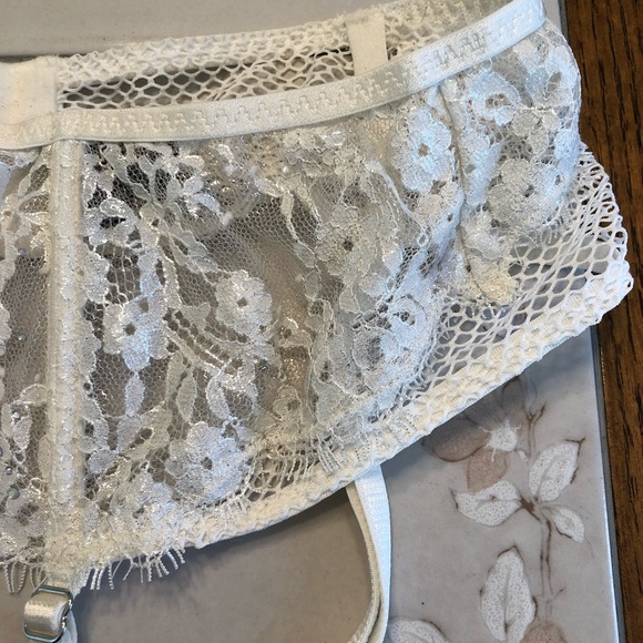 Victoria’s Secret Garter Belt Size M/L - Picture 3 of 5
